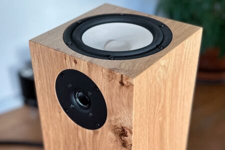 Bauer Audio OM 25: Jubiläums-Lautsprecher mit ungewöhnlichem Abstrahlkonzept Bauer Audio OM 25