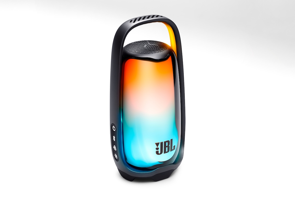 JBL Pulse 6 mit farbiger 360-Grad-Lichtshow und beleuchtetem Tragegriff